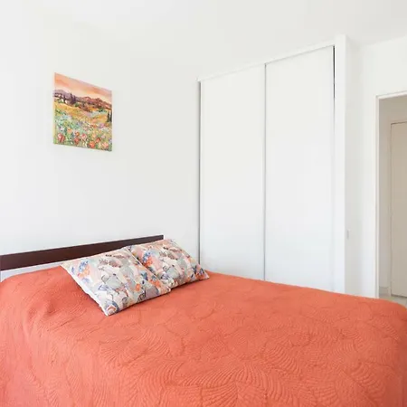 2kh Komnatnaia Kvartira V Zhuan Le Pen, Pliazhi Appartement