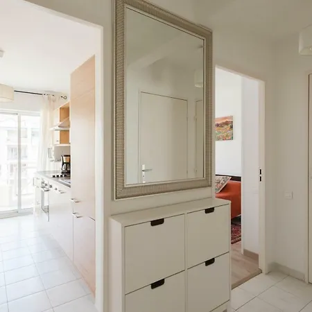 2kh Komnatnaia Kvartira V Zhuan Le Pen, Pliazhi Appartement Antibes