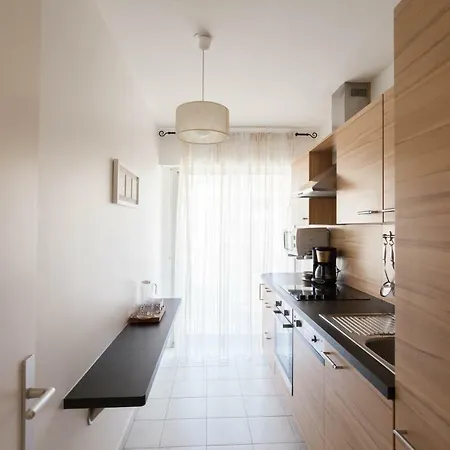 2kh Komnatnaia Kvartira V Zhuan Le Pen, Pliazhi Appartement *