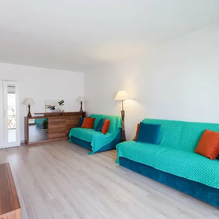 2kh Komnatnaia Kvartira V Zhuan Le Pen, Pliazhi Appartement